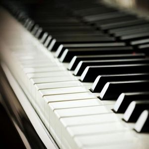 舞蹈生白丝男孩
